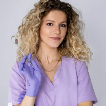 Lidia Pierog_stomatolog stomatologia, leczenie kanałowe, endodoncja, mikroskop