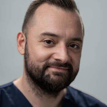 Jakub Powała stomatolog implanty zębów Luxdentic Ursynów
