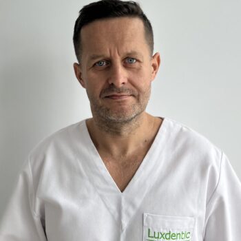 dr Piotr Majewski dr Piotr Majewski